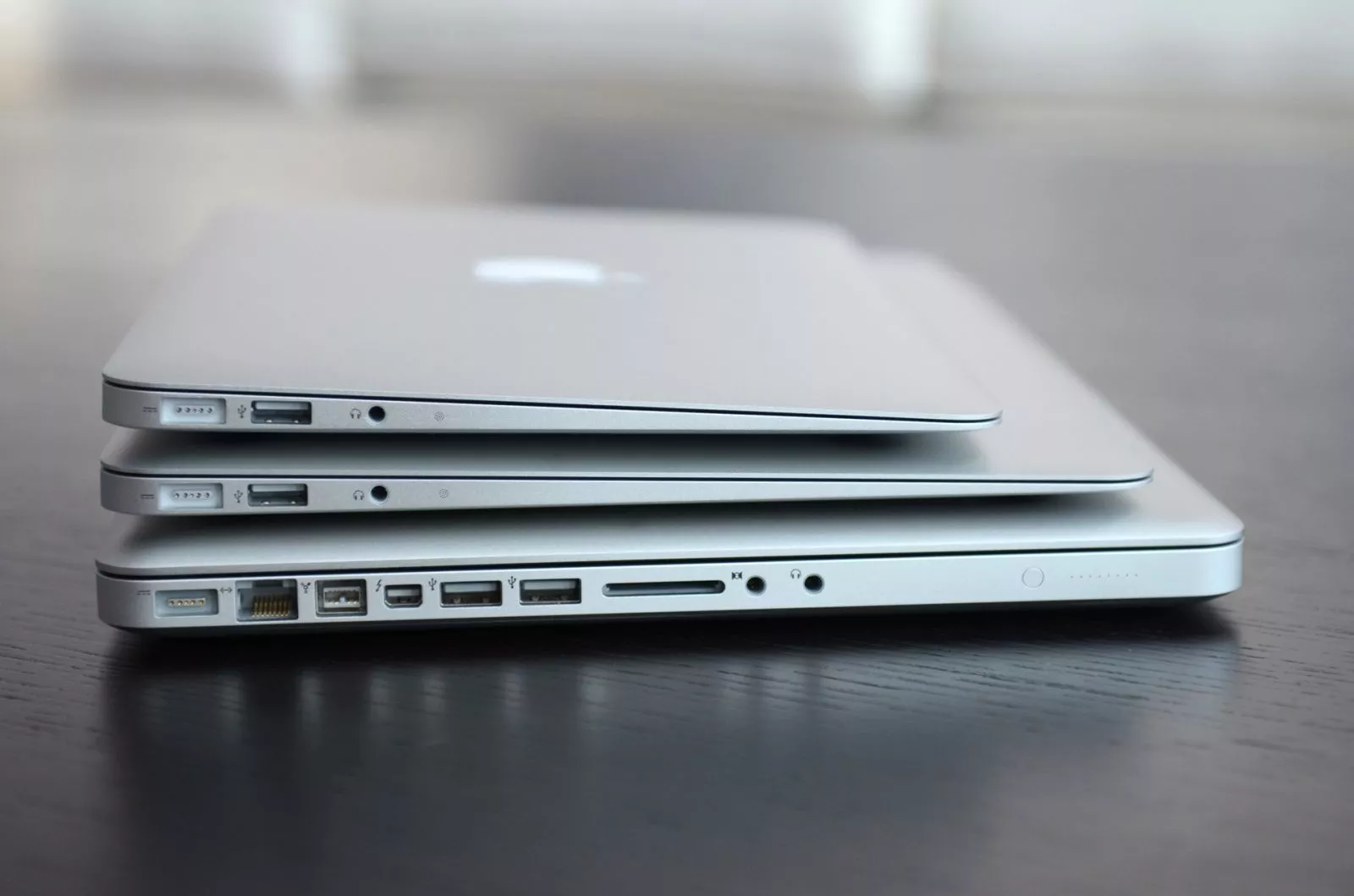 [GIẢI ĐÁP] Nên mua MacBook Pro cũ hay Air mới?