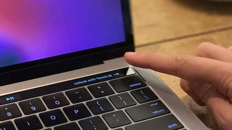 MacBook Air M1 có cảm ứng không? 1 điểm cảm ứng duy nhất!