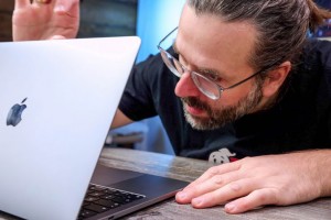 Cách kiểm tra xuất xứ MacBook Pro và test chất lượng máy đơn giản