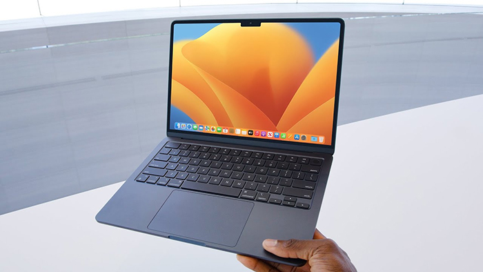 MacBook Air M2 có cảm ứng không? Ưu điểm gì khi không có Touch Bar?