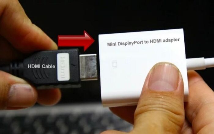 Kết nối dây cáp HDMI với  bộ chuyển đổi
