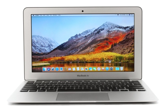 MacBook Air 11 inch có kích thước màn hình nhỏ gọn.