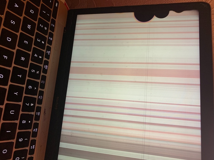 Lỗi loang mực trên màn hình MacBook Pro 2017.