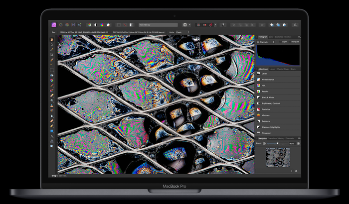 MacBook Pro M2 2022 tự động cân bằng sáng để tối ưu chất lượng hiển thị