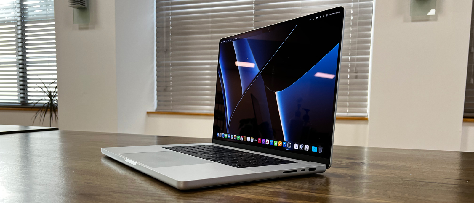 MacBook Pro M1 2021 với thiết kế thanh lịch, sang trọng