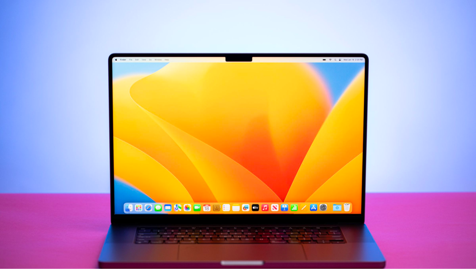 MacBook Pro 16” có thiết kế vuông vức, sang trọng và chất lượng hiển thị tuyệt hảo