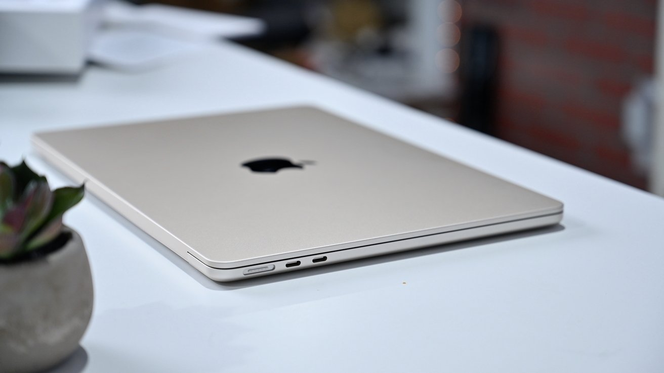 Chiếc MacBook mỏng nhẹ nhất dòng Air chỉ có trọng lượng khoảng 1.24kg