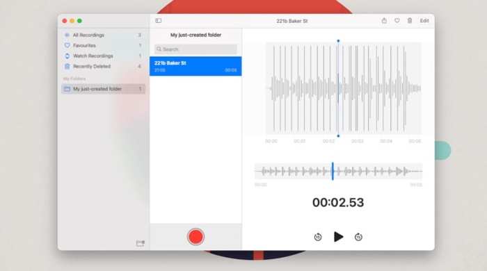 Mở Voice Memos và nhấn vào hình tròn màu đỏ để bắt đầu ghi âm trên MacBook