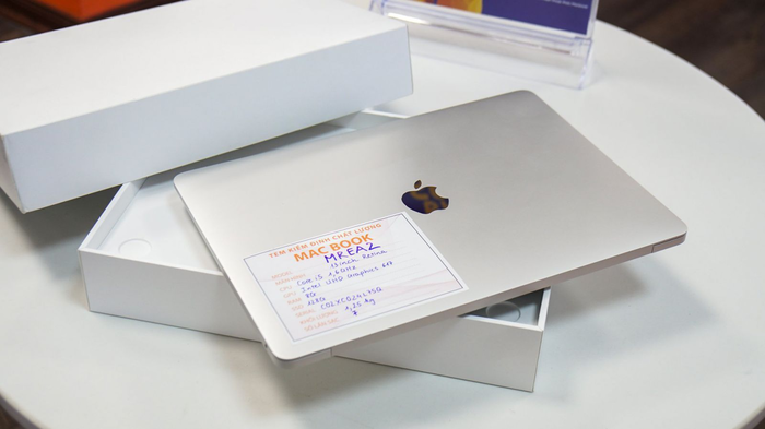 MacBook Silver màu sắc đặc trưng của Apple