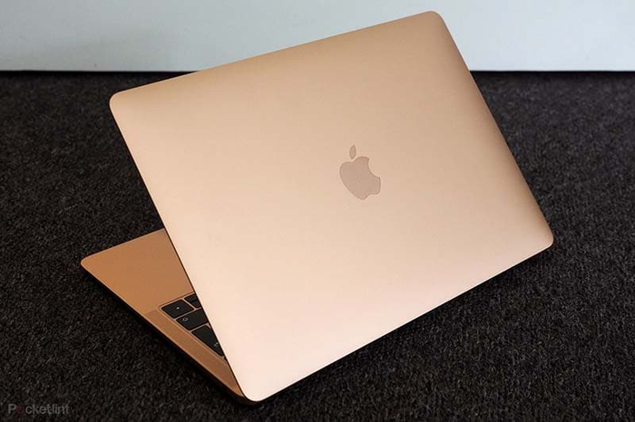 MacBook màu Vàng khá kén người dùng, tuy nhiên màu sắc vô cùng trang nhã nhưng không kém phần thu hút