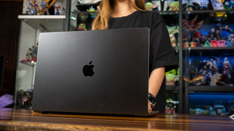 Màu Đen không gian sang trọng trên MacBook Pro M3 Max 16 48GB 1 TB