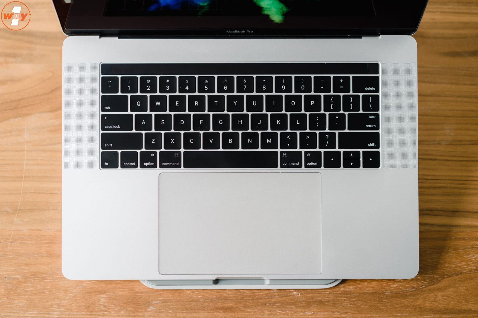Bàn phím MacBook Pro 2016 đã thay đổi cơ chế từ cắt kéo sang cánh bướm