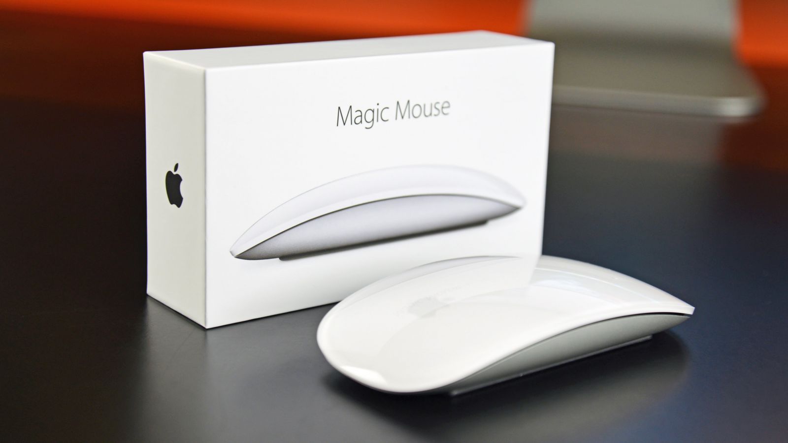 Apple Magic Mouse cũng được trang bị cảm ứng đa điểm như Trackpad