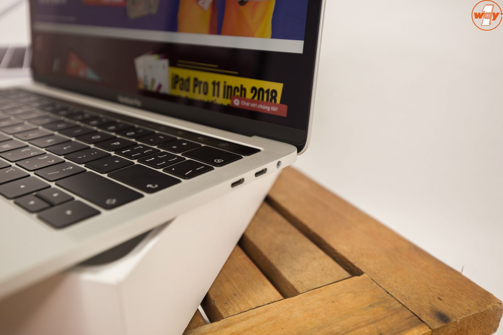 MacBook Pro 2018 được trang bị 2 cổng Thunderbolt 3
