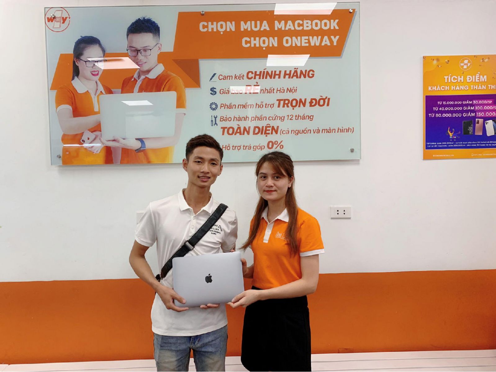 Oneway có 3 showroom lớn tại Hà Nội và Thành phố Hồ Chí Minh, đón nhận được nhiều sự quan tâm và tin tưởng của khách hàng