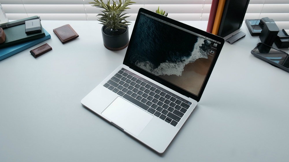 MacBook Pro 2019 sở hữu 2 dải loa ở 2 bên bàn phím