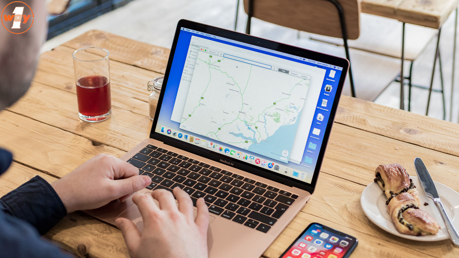 Hiệu năng mạnh mẽ trên MacBook Air 2018 cho phép bạn xử lý mượt mà các tác vụ văn phòng và đồ hoạ 2D.