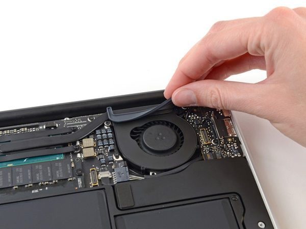 Có nhiều nguyên nhân dẫn đến tình trạng quạt MacBook kêu to