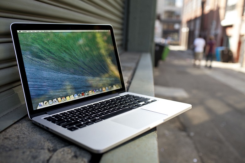 MacBook đời từ 2014 trở về trước có thiết kế cồng kềnh, lỗi thời