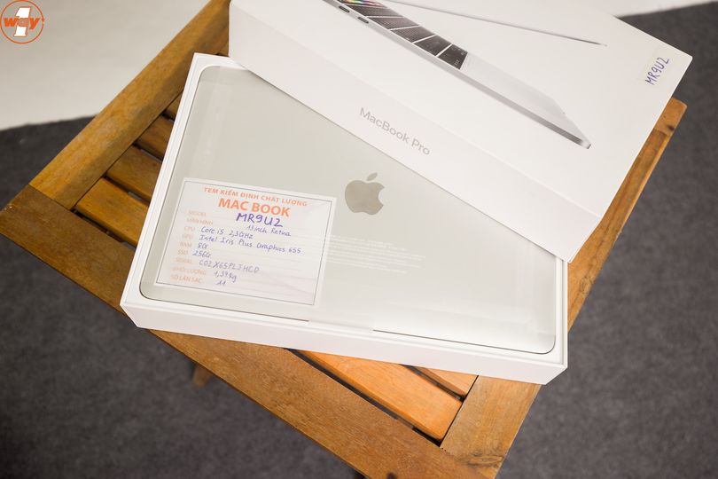 Apple vẫn giữ cho MacBook Pro 2018 một thiết kế quen thuộc