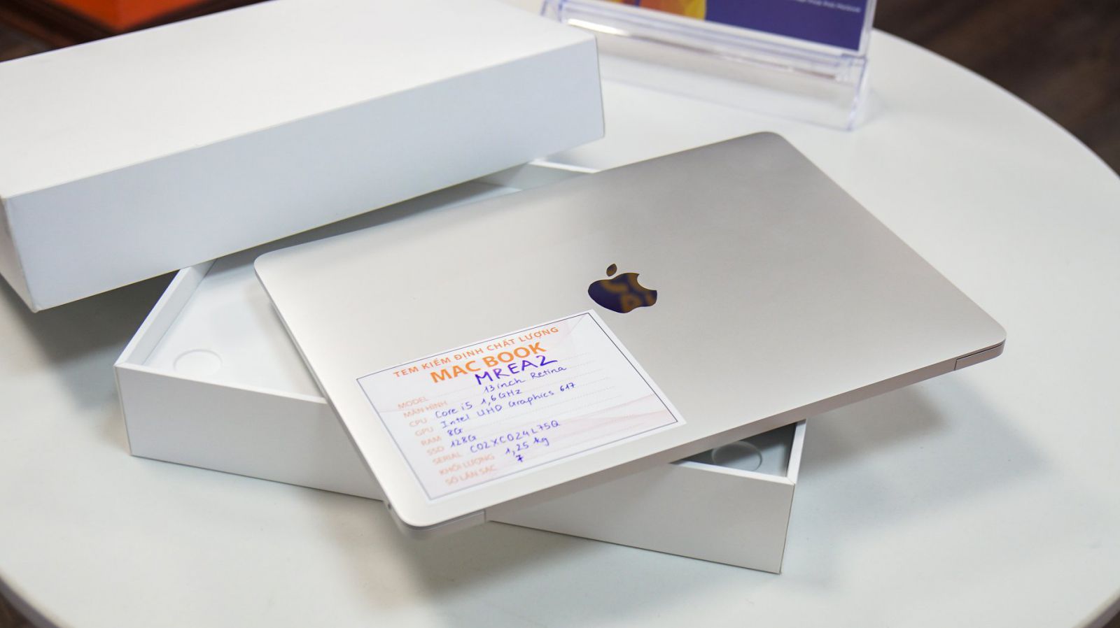 Thiết kế siêu mỏng của MacBook Air 2018 MREA2