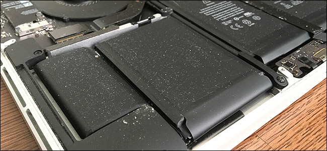 Pin là nơi dễ bám bụi bẩn nhất trên MacBook