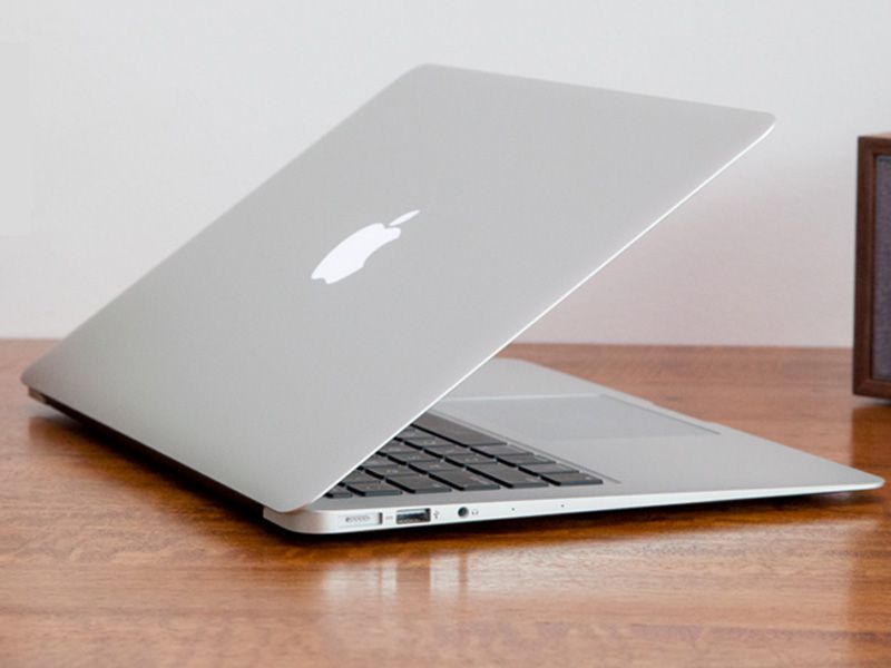 MacBook Air MQD32 có thiết kế nhỏ gọn, mỏng nhẹ rất thời thượng