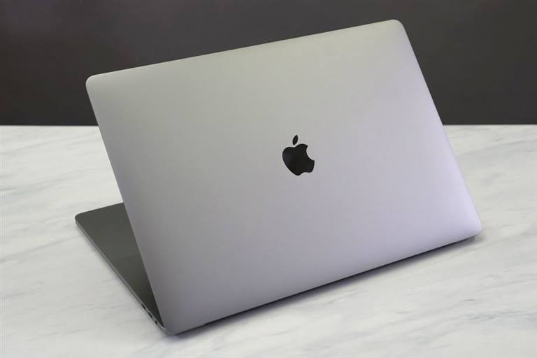 MacBook Pro 2017 cũ MPXU2 13 inch không chỉ ăn điểm bởi sự sang trọng và đẳng cấp, mà còn ăn điểm về bộ vi xử lý được ẩn chứa bên trong