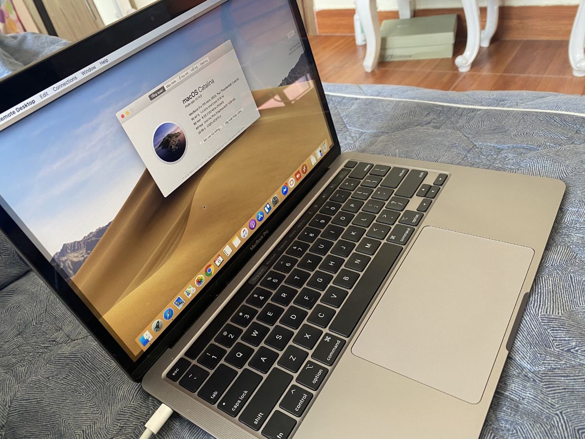 MacBook Pro 2020 13 inch MXK52 cũ với màn hình Retina với công nghệ IPS Độ phân giải vẫn là 2560 x 1600 với mật độ điểm ảnh là 227 PPI đi kèm độ sáng hơn 500nits cho khả năng tái tạo màu sắc cực tốt