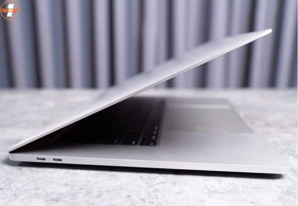 MacBook Pro 16 inch MVVL2 được bố trí 4 cổng Thunderbolt dọc theo 2 bên sườn máy