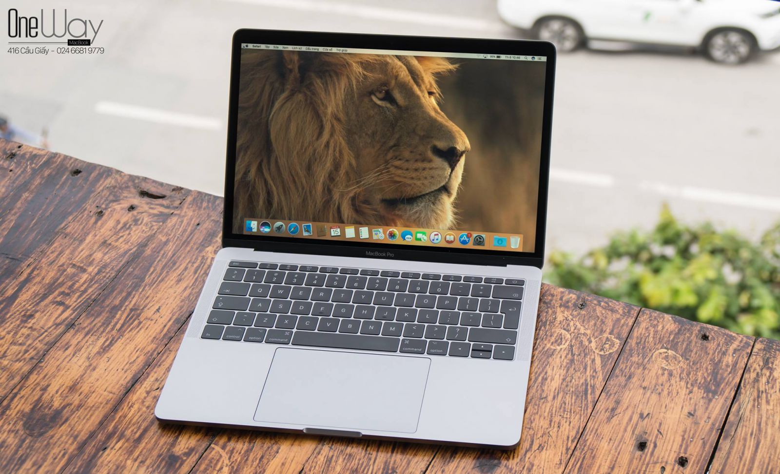 Trackpad của MacBook Pro 2017 13 inch có kích thước lớn khiến 1 số người cảm giác mất cân xứng