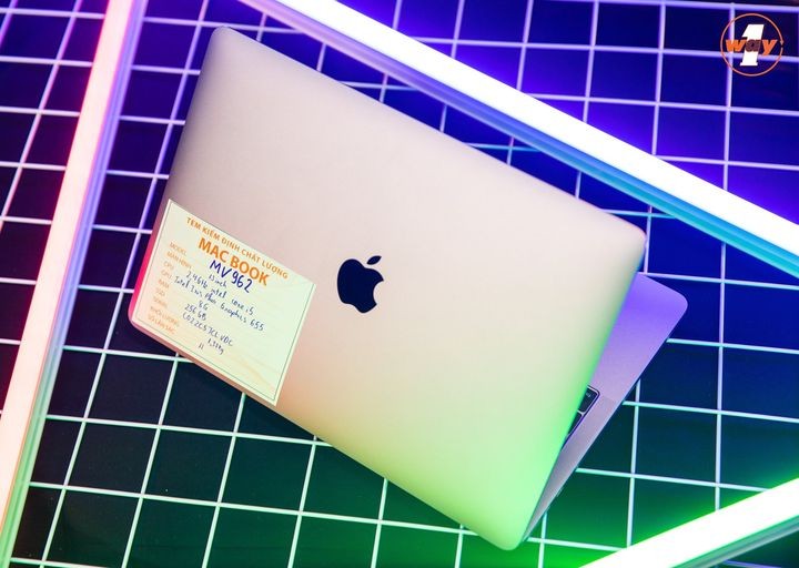 MacBook Pro 2019 MV962 sở hữu thiết kế nhôm tái chế quen thuộc cực kỳ chắc chắn, bền bỉ