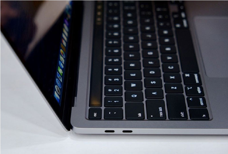 Ở phiên bản này, Apple đã trang bị cho MacBook Pro Magic Keyboard