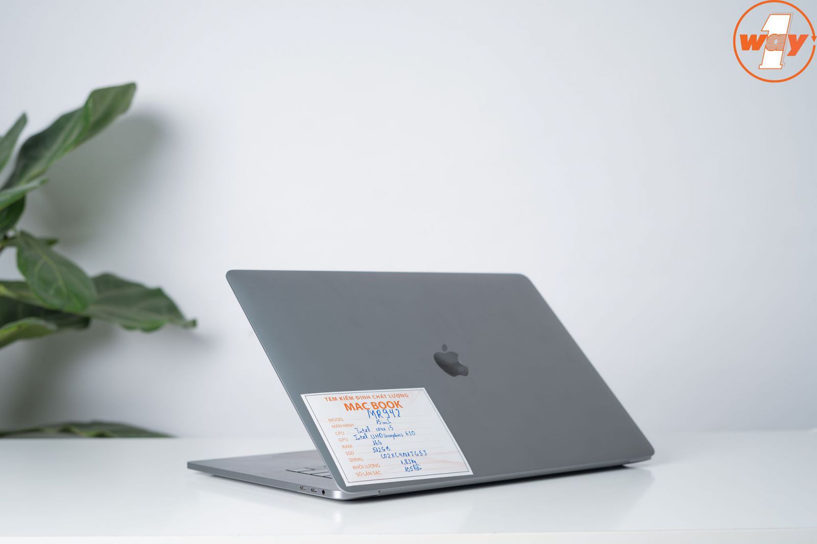 MacBook Pro 2018 15 inch MR942 sở hữu kết cấu nhôm nguyên khối sang trọng và mát lạnh