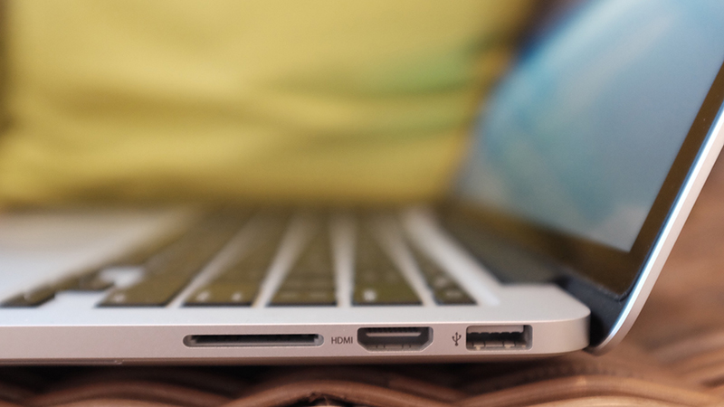 Việc giảm số lượng cổng kết nối ở MacBook đời mới khiến nhiều người quyết định lựa chọn MacBook Pro 2015