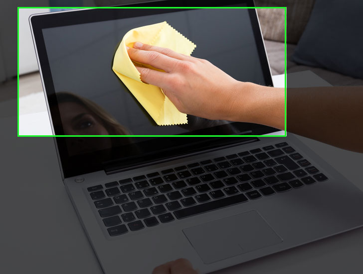 Nên thường xuyên vệ sinh MacBook, đặc biệt là bàn phím để tránh tình trạng bám bẩn gây kẹt phím