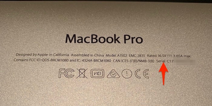 Bạn có thể dễ dàng tìm thấy số Serial trên vỏ hộp mặt mặt đáy của MacBook