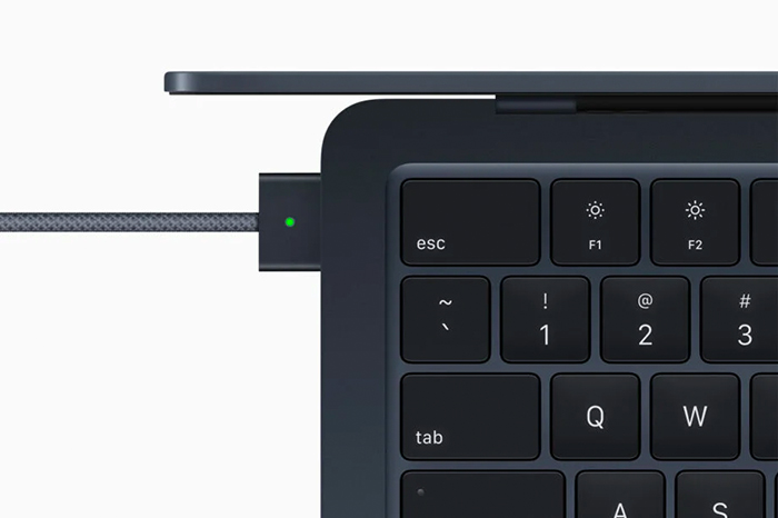 Bạn nên kiểm tra cáp và cổng USB khi thấy MacBook M2 không nhận ổ cứng ngoài.